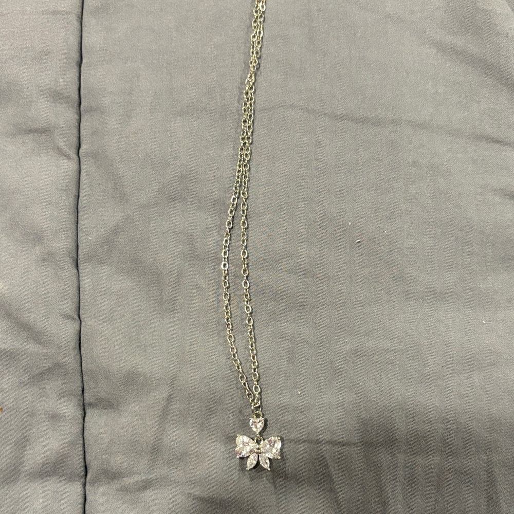 Elegant Silver bow Pendant Necklace